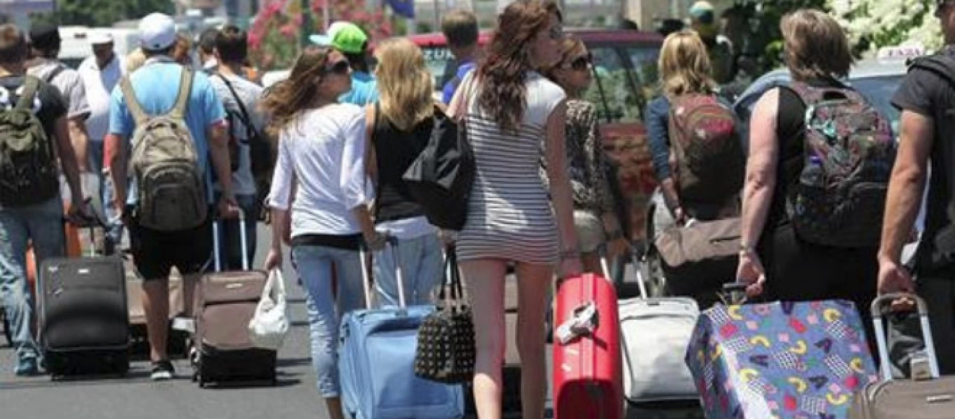 ΤτΕ: Μειώθηκαν κατά 65,5% οι τουρίστες από το εξωτερικό το α' πεντάμηνο του 2021